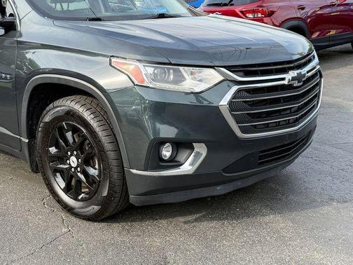 Graphite Metallic 2019 Chevrolet Traverse LT Cloth