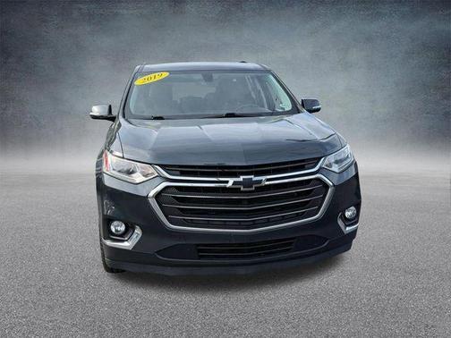 Graphite Metallic 2019 Chevrolet Traverse LT Cloth