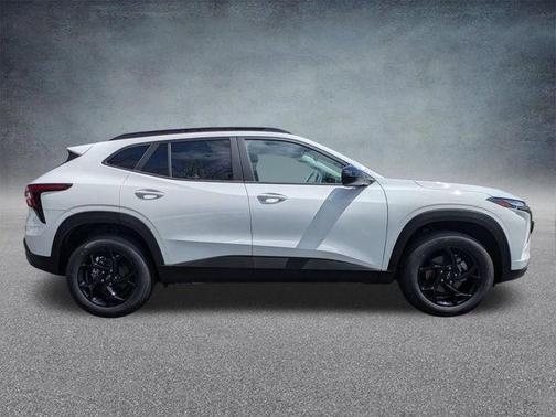 Summit White 2026 Chevrolet Trax LT