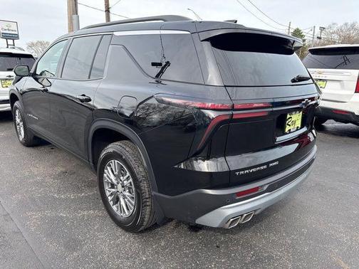 Black Metallic 2025 Chevrolet Traverse LT