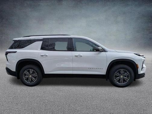 Summit White 2026 Chevrolet Traverse LT