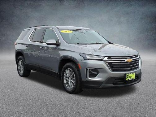 Sterling Gray Metallic 2023 Chevrolet Traverse LT Cloth