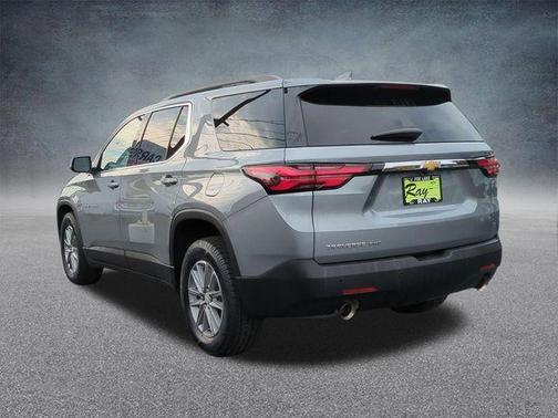 Sterling Gray Metallic 2023 Chevrolet Traverse LT Cloth