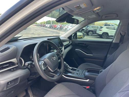 2022 Toyota Highlander L