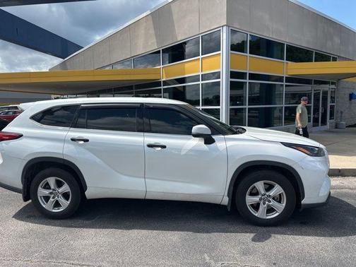 2022 Toyota Highlander L