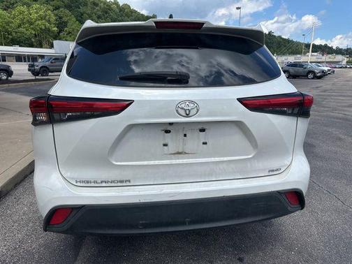2022 Toyota Highlander L