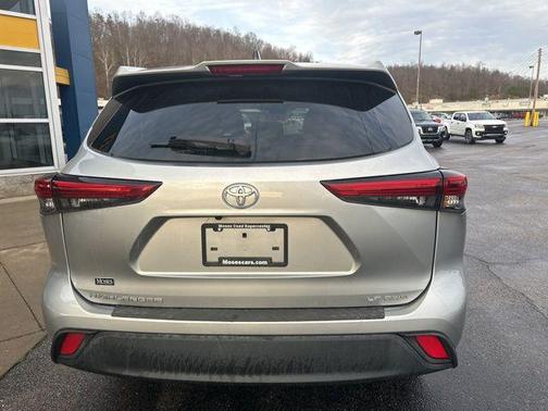 2022 Toyota Highlander LE