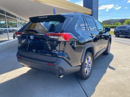 2022 Toyota RAV4 Hybrid LE