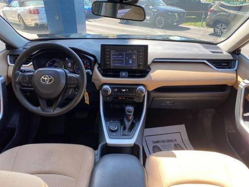2022 Toyota RAV4 Hybrid LE