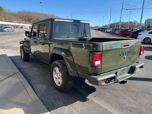 2022 Jeep Gladiator Sport