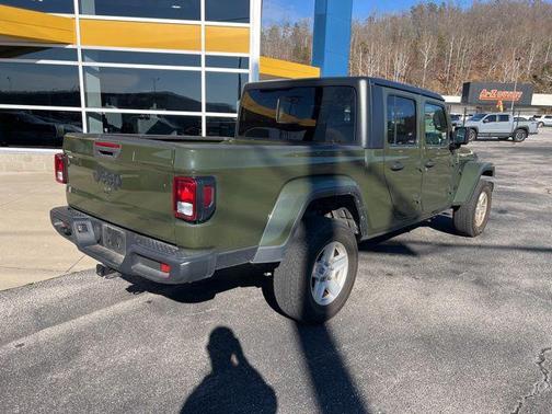 2022 Jeep Gladiator Sport