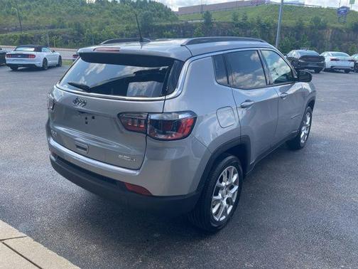 2023 Jeep Compass Latitude Lux