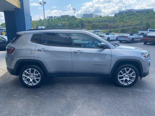 2023 Jeep Compass Latitude Lux