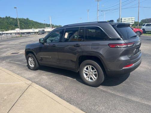 2022 Jeep Grand Cherokee Laredo