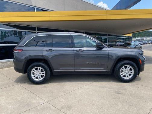 2022 Jeep Grand Cherokee Laredo