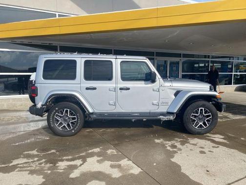 2024 Jeep Wrangler 4-Door Sahara 4x4
