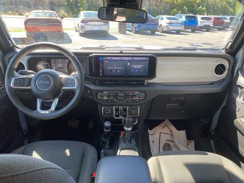 2024 Jeep Wrangler 4-Door Sahara 4x4