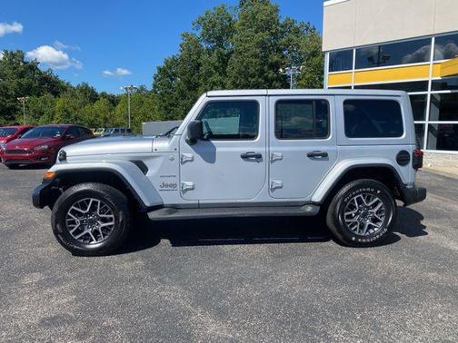 2024 Jeep Wrangler 4-Door Sahara 4x4