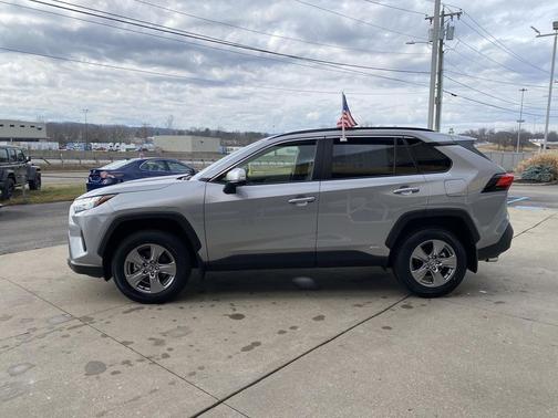 2025 Toyota RAV4 Hybrid XLE