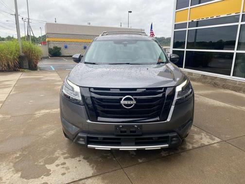 2023 Nissan Pathfinder SL 4WD