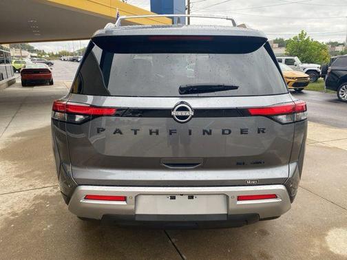 2023 Nissan Pathfinder SL 4WD