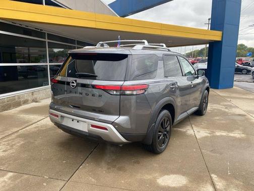 2023 Nissan Pathfinder SL 4WD
