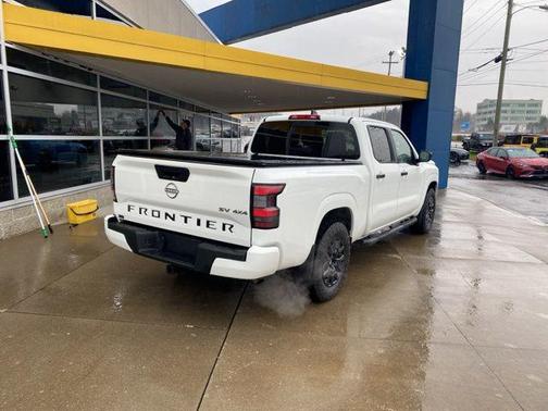 2024 Nissan Frontier SV