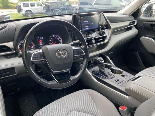 2021 Toyota Highlander LE