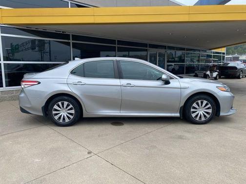 2019 Toyota Camry Hybrid LE