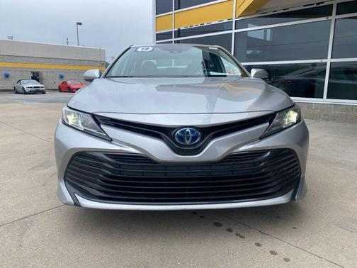 2019 Toyota Camry Hybrid LE