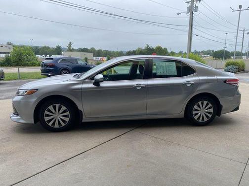 2019 Toyota Camry Hybrid LE
