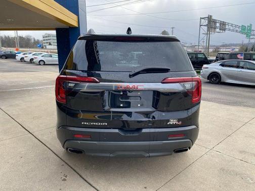 2023 GMC Acadia AWD AT4