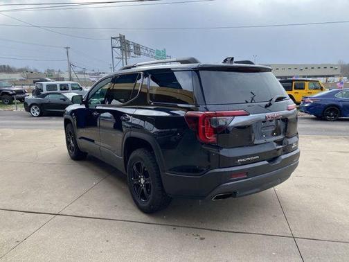 2023 GMC Acadia AWD AT4