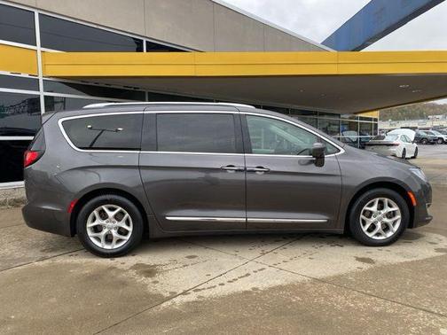 2018 Chrysler Pacifica Touring-L Plus