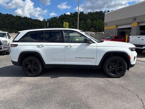2022 Jeep Grand Cherokee Altitude