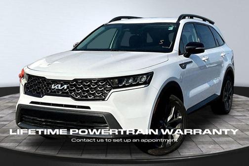 White 2023 Kia Sorento LX