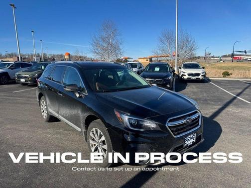 Crystal Black Silica 2018 Subaru Outback 2.5i Touring
