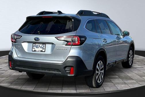 Ice Silver Metallic 2022 Subaru Outback Premium