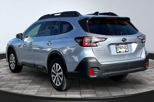 Ice Silver Metallic 2022 Subaru Outback Premium