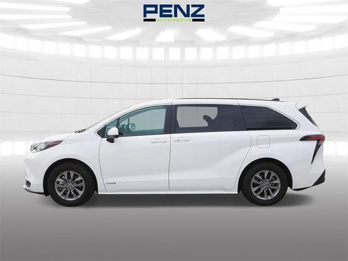 2021 Toyota Sienna LE