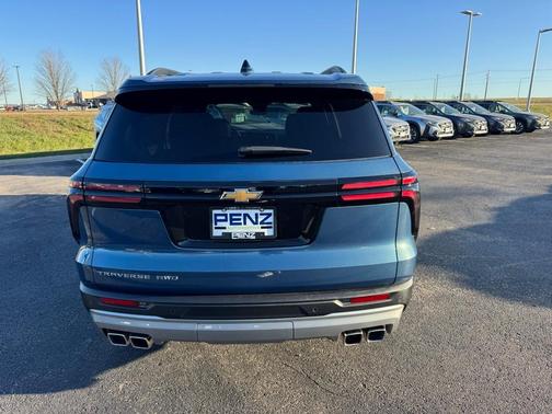 2025 Chevrolet Traverse LT