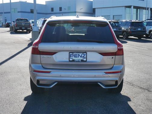 2025 Volvo XC60 B5 Plus