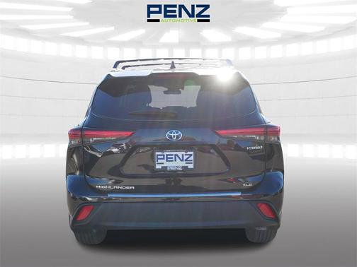 2023 Toyota Highlander Hybrid Bronze Edition