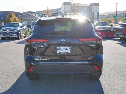 2023 Toyota Highlander Hybrid Bronze Edition