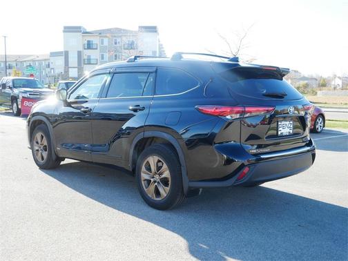 2023 Toyota Highlander Hybrid Bronze Edition