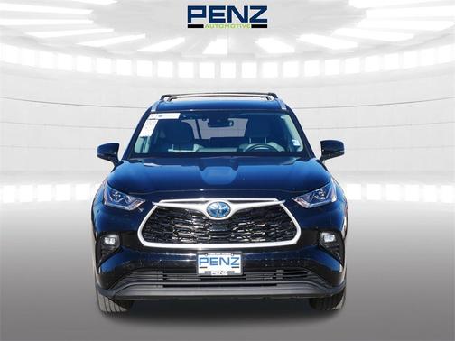 2023 Toyota Highlander Hybrid Bronze Edition