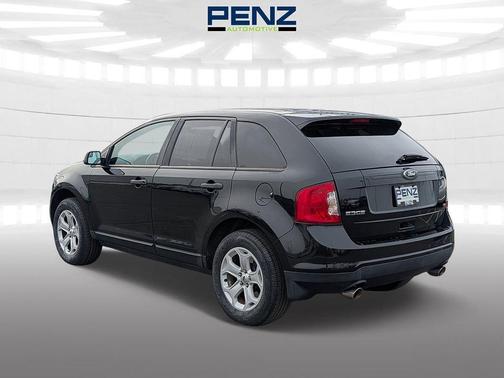 Black 2013 Ford Edge SE