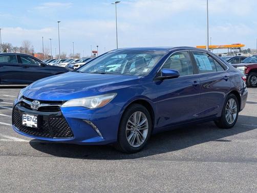 Blue 2015 Toyota Camry SE