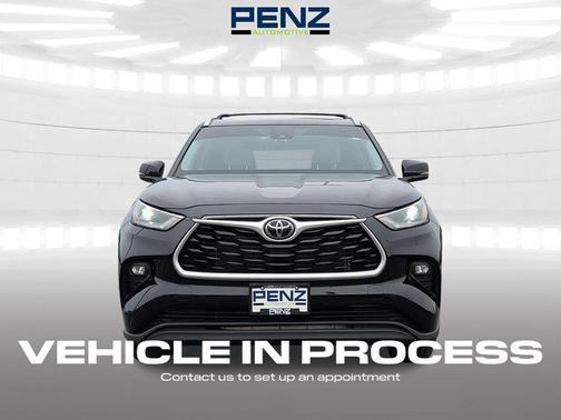 Black 2023 Toyota Highlander XLE