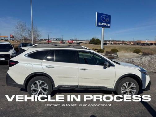 Crystal White Pearl 2022 Subaru Outback Touring